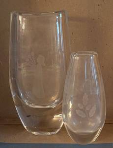 UL - Two Etched Crystal Vases