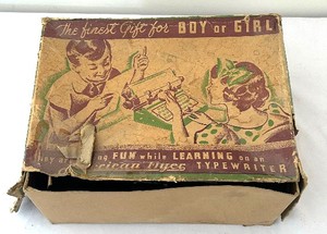 BR1 - American Flyer Vintage Childrens Typewriter with Original Box