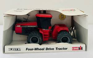 uL - ERTL Case International Four-Wheel Drive Tractor - 132 Scale