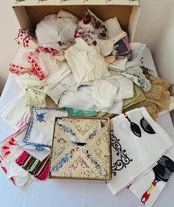uL - Vintage Linens - Assorted Napkins, Doilies & Lace