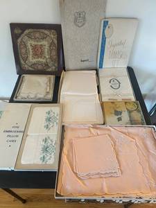 BB - Vintage Damask Linen Set & Real Hand Embroidered Linens - Country Diary Collection