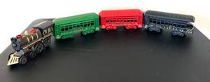 uL - Cast Iron Train Set - 9-In Wide Engine with Green, Red & Blue Cars (4-Piece)