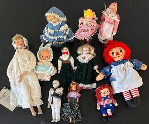 uL - Faith Wick for DollCrafter Classics Vintage Dolls - 15in Tall Mixed-Cloth Group