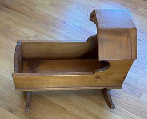 uL - Doll Cradle - Vintage Wooden