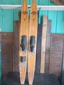 lot 8 image: Vintage Wood Northland Capri Skies