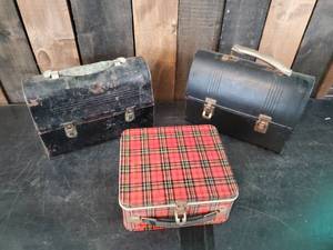 lot 56 image: 3 Vintage Metal Lunchboxes Sears Sta-Rite, and others with Thermos