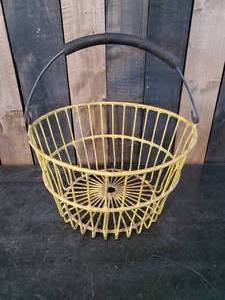 lot 69 image: Large Cool Vintage Egg Basket