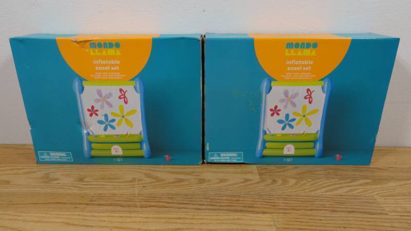 lot 336 image: Set of 2 48 Plastic Giant Outdoor Inflatable Easel Set - Mondo Llama