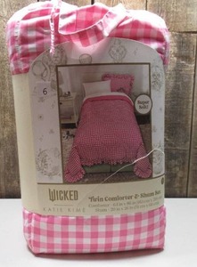 lot 6 image: Wicked For Good x Katie Kime Twin Comforter