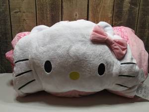 lot 20 image: Hello Kitty Kids Glow in the Dark Sleeping Bag Pink