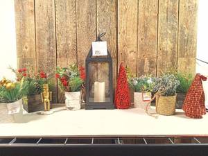 lot 120 image: Lot of Christmas & Fall Decor