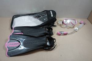 lot 138 image: Cressi Adult Rondine Palau Fin Snorkel Set - Fin Size SM