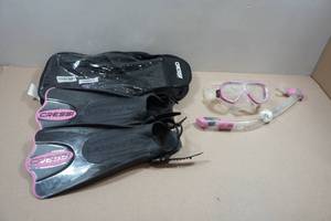 lot 140 image: Cressi Adult Rondine Palau Fin Snorkel Set - Fin Size XSS