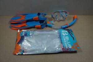 lot 142 image: Cressi Blulove Kids Snorkel Set - Fin Size SM
