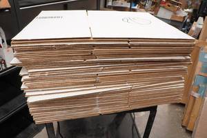 lot 159 image: Floor DisplayShipping Boxes - 10.5 x 18 x 12