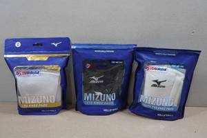 lot 186 image: Mizuno Knee Pads