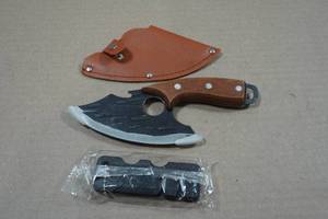 lot 189 image: Rolled Carbon Steel Finger Hole Hunting Knife