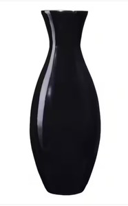 lot 18 image: Villacera 24 Decorative Vase