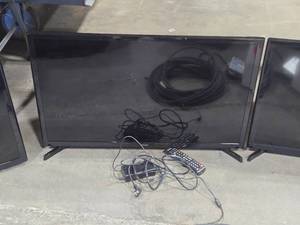 lot 381 image: Samsung 32 Flatscreen TV UN32J4000 with Remote Control and Power Cord