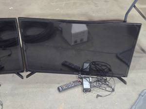 lot 380 image: Samsung 32 Flatscreen TV UN32J4000 with Remote Control and Power Cord