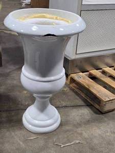 lot 425 image: Composite Vase 30 12 x 19 (glossy white)