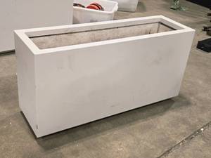 lot 435 image: Metal Planter 32 x 10 x 16