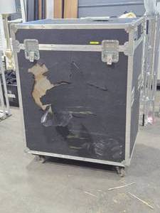 lot 477 image: Rolling Road Case 38 x 28 x 50