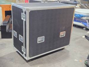 lot 478 image: Rolling Road Case 49 12 x 26 12 x 45