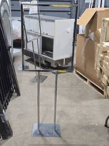 lot 527 image: Lot of (8) 5 Metal Display Sign Stands
