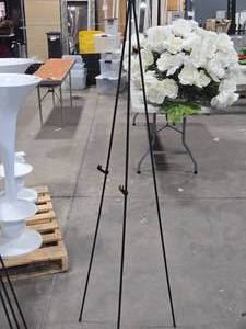 lot 559 image: Lot of (2) Portable Tripod Stands