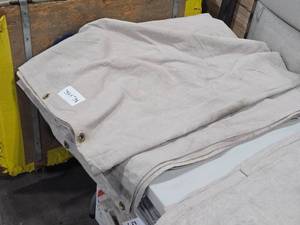 lot 550 image: Cloth Tarp 86 x 116