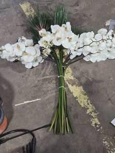 lot 576 image: 45 (8) Faux Butterfly Phalaenopsis Orchids and (8) Faux Green Grass Stems