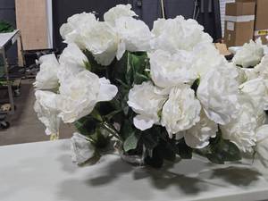 lot 590 image: Faux White Silk Rose Bouguet Centerpiece - 30 Flowers with Stems