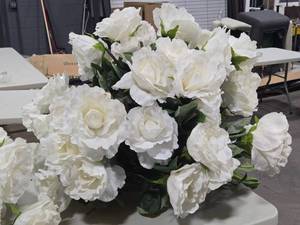 lot 591 image: Faux White Silk Rose Bouguet Centerpiece - 50 Flowers with Stems