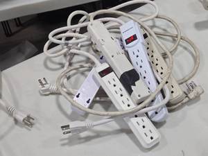 lot 638 image: Lot of (5) Power Strip Surge Protector 6-Outlet (assorted)