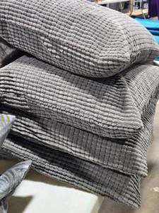 lot 650 image: Lot of (4) Textured Throw Pillow  Herringbone pattern  18 x 18 (grey)
