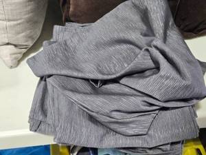 lot 659 image: Lot of (5) Textured Throw Pillow Covers 20 x 20 (grey metallic)