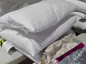 lot 674 image: Lot of (3) Crate & Barrel Feather & Down Throw Pillow Inserts 18 x 12