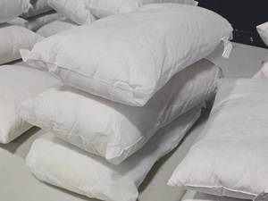 lot 675 image: Lot of (3) 100% Polyester Throw Pillow Inserts 24 x 14