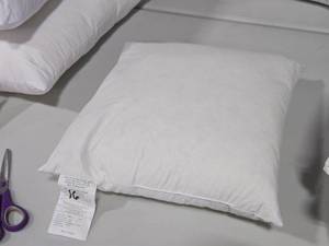 lot 676 image: Lot of (1) Cotton Throw Pillow Insert 16 x 16