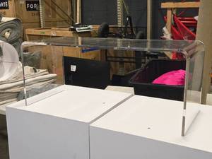 lot 447 image: Acrylic Bench 19 x 16 x 16