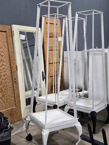 lot 519 image: 66 Metal Tower Display Shelving Unit