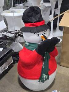 lot 533 image: 1040W 3 Instant Snow Machine - The Incredible Snowman by Global