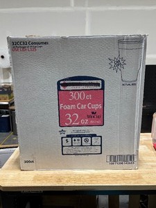 lot 17 image: 300 Count Foam Car Cups 32 Ounce No Lids