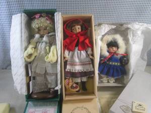 lot 7 image: (D-2) 3 Porcelain Dolls with Boxes...
