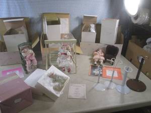 lot 9 image: (EW2) 3 Porcelain Dolls with Chairs...