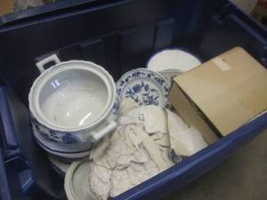 lot 16 image: (EW3) Tote Full of a Dish Set as Sh...