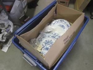 lot 18 image: (EW3) Tote Full of a Dish Set as Sh...