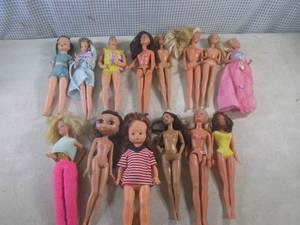 lot 52 image: (CS) Assorted Barbie and Other Doll...