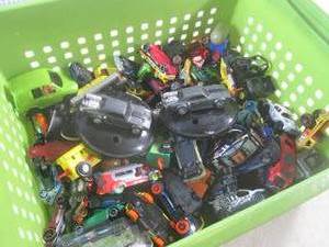 lot 128 image: (EW4) Bin of Assorted Hot Wheels an...